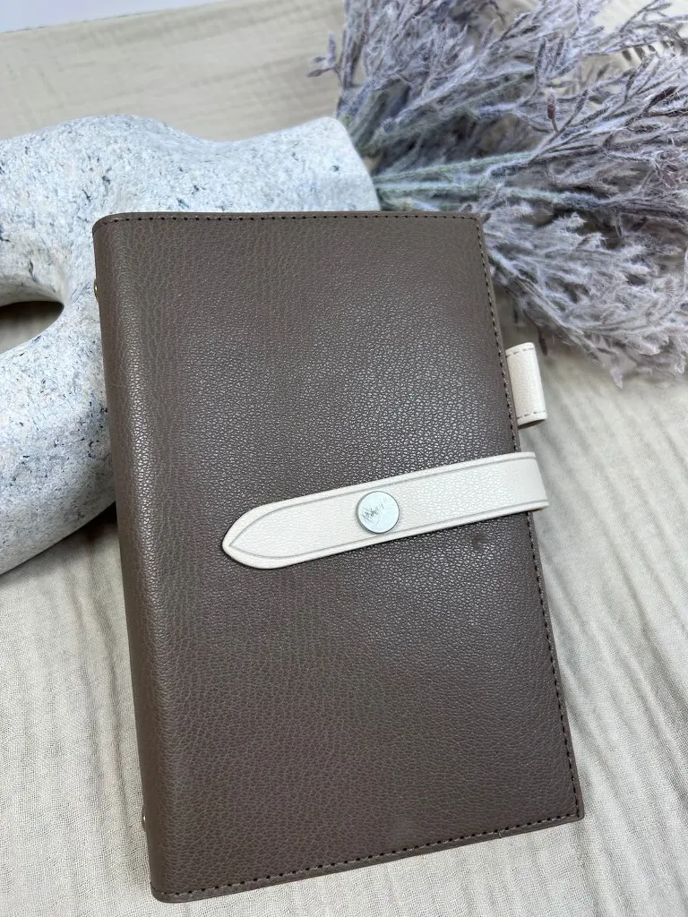 Two-Toned Leather Binder - مجلد جلد من لونين