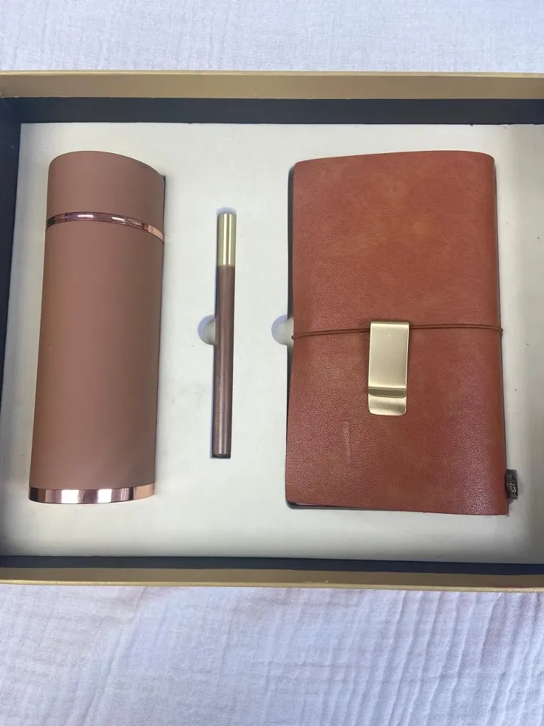 Journal Flask Set - مجموعة دفتر ملاحظات وزجاجة حرارية