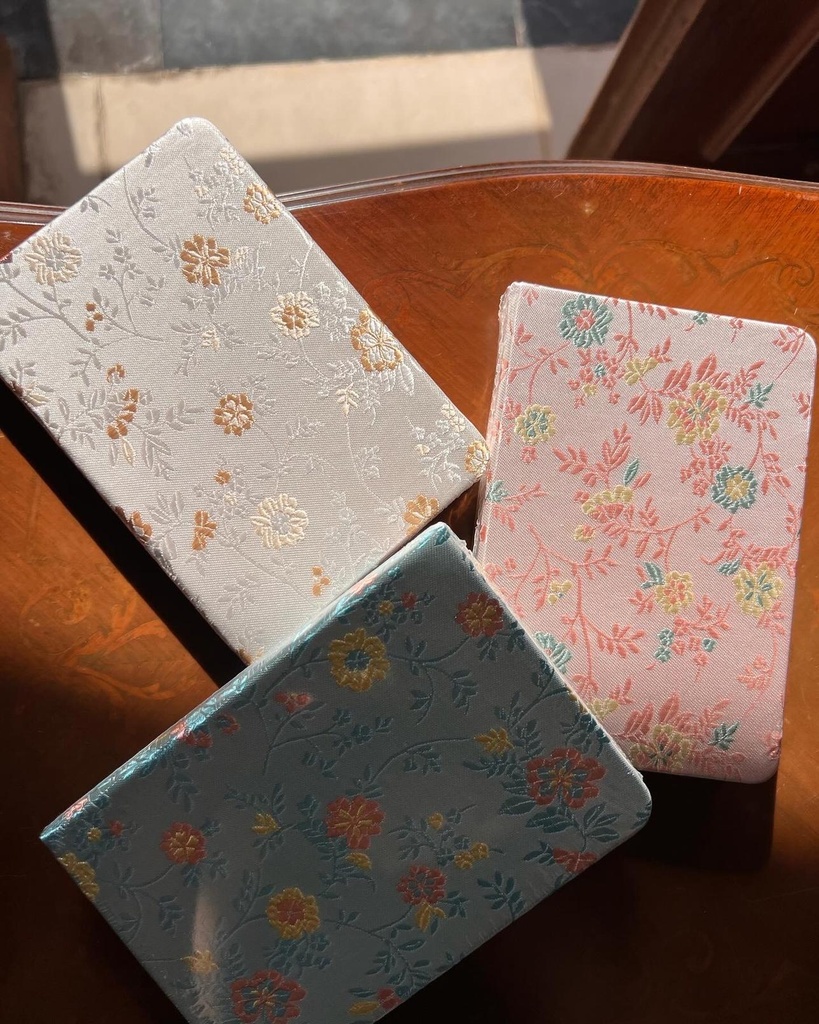 A6 Half-Lined Journal with Satin Fabric Cover - اجندة ساتان نصف سادة ونصف مسطرة A6