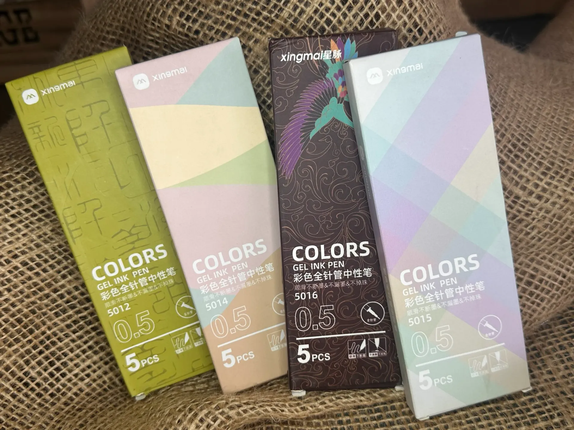 Colored ink gel pens - أقلام حبر جل ملونة